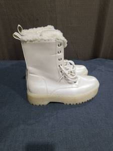 lot 1777 image: UNIONBAY LACE UP BOOTS SIZE 7.5