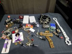 lot 1797 image: LOT OF RANDOM ITEMS