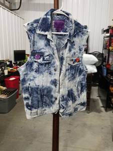 lot 1802 image: Rocawear Tie-Dye Denim Vest Size 42