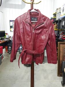lot 1804 image: Wilsons The Leather Experts Jacket Size S