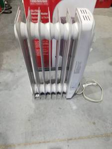 lot 1829 image: Utilitech Oil-Filled Radiant Tower Electric Space Heater with Thermostat