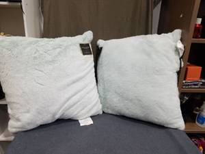 lot 1834 image: Christian Siriano New York Faux Fur Decorative Pillow Set of 2