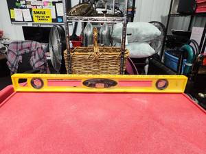 lot 1869 image: Yellow Spirit Level with Pink Base 24 inch
