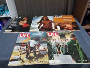 lot 1894 image: Magazine Lot 3 LOOK Issues, 2 LIFE Issues 1960s