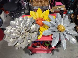 lot 2990 image: Decorative Metal Flower Wall Art Sculptures Set of 3