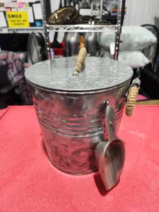 lot 2993 image: Ice Bucket with Lid and Handles