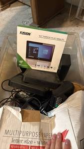 lot 5044 image: Misc electronics  - Retail $0