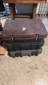 lot 5046 image: Cambro insulated catering box lot of 3  - Retail $0
