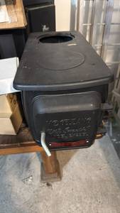 Vogelzang Li'l Sweetie Boxwood Stove Model BX22E - Retail: $0