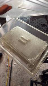 lot 5107 image: Clear Polycarbonate Food Pans with Lid Full Size - Retail $0