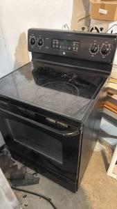 lot 5108 image: GE Electric Range Coil Cooktop Black stove  - Retail $0