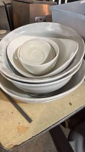 lot 5110 image: White Ceramic Bowls Set 6 Pieces Nesting - Retail $0