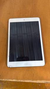 lot 5141 image: Apple iPad mini White Tablet (untested)  - Retail $0