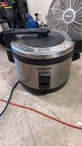 lot 5157 image: Proctor Silex Commercial Rice Cooker - Retail $0