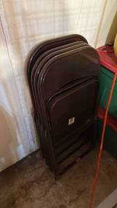 lot 5162 image: Brown Plastic Folding Chairs Set of 4 - Retail $0