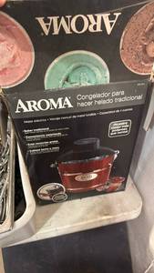 lot 5166 image: Aroma Congelador para hacer helado tradicional Ice Cream Maker - Retail $0