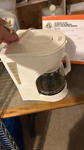 lot 5192 image: Proctor Silex 12 Cup Coffee Maker - Retail $55