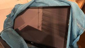 lot 5208 image: LG Flat Panel TV - Retail $0