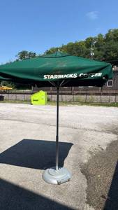 lot 5220 image: Starbucks Coffee Patio Umbrella Green Square 9ft Commercial - Retail $0