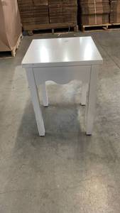 lot 3008 image: White Wooden Side Table with Scalloped Apron