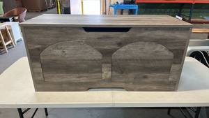 lot 8000 image: Gray Wood Storage Bench with Lift Top