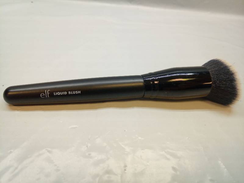 lot 146 image: E.L.F. Liquid Blush Makeup Brush - Retail $11
