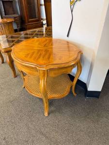 lot 900 image: Two tier cane bottom side table 21 x 23 x 27 in
