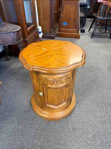 lot 905 image: Drexel round cabinet side table 21 x 18 x 18 in