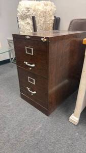lot 911 image: Art Metal 2 drawer filing cabinet 30 x 18 x 28 in (no key)