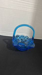 lot 1000 image: Blue glass basket 7 inches tall