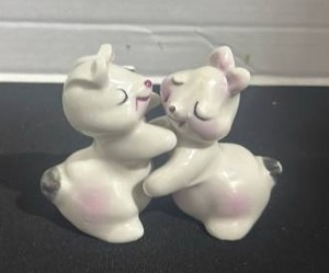 lot 1041 image: Vintage Van Tellingen ceramic bunny hugger salt and pepper shakers