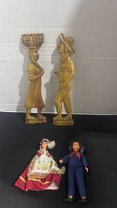 lot 1044 image: Pair of hand-carved wooden folk art wall plaques or standing figures from El Salvador approx 13 inches tall and dolls