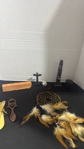 lot 1047 image: Hand carved Welsh love spoon, dream catcher, small hand carved totem pole and more