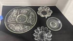 lot 1049 image: Divided serving dish and small serving dishes