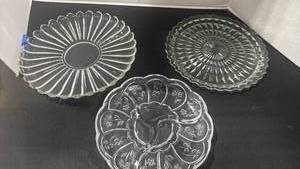 lot 1050 image: Glass Serving Dishes Set of 3 Scalloped Edge 1 is Divided