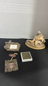 lot 1061 image: Religious Decor and frames