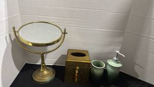 lot 1115 image: Brass Vanity Mirror Stand with Tissue Box, Soap Dispenser missing screw for mirror