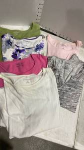 lot 1205 image: Ladies long sleeve tees Pet Lg