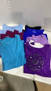 lot 1206 image: Ladies tees sz Pet Lg and Med