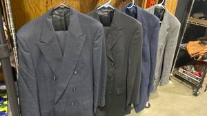 lot 1219 image: Mens suits and sport jacket, all possibly sz 36, custom tailored
