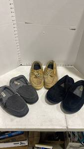 lot 1235 image: Mens house shoes and dock shoes unknown size