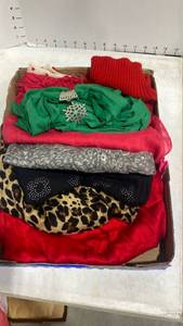 lot 1250 image: Scarves