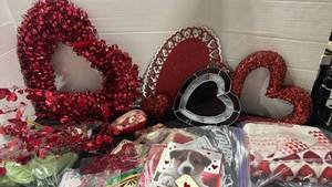 lot 1303 image: Valentines  Day decor and cards and more