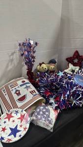 lot 1306 image: Fourth of July decor