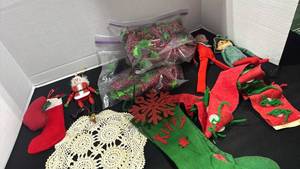 lot 1325 image: Christmas decor