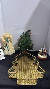 lot 1329 image: Christmas music box and decor