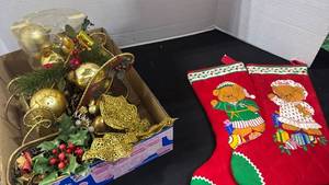 lot 1342 image: Christmas decor