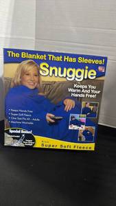 lot 1383 image: Snuggie Blue Super Soft Fleece Blanket with Sleeves One Size