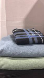 lot 1386 image: Queen and throw fleece blankets