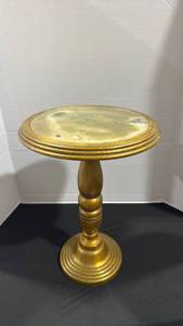 lot 1419 image: Round Pedestal Table with Gold toned 18x13